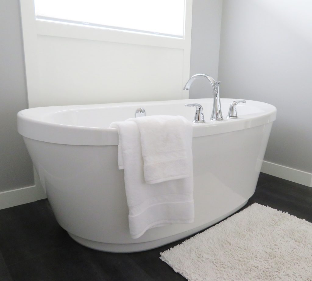 clean bathtub